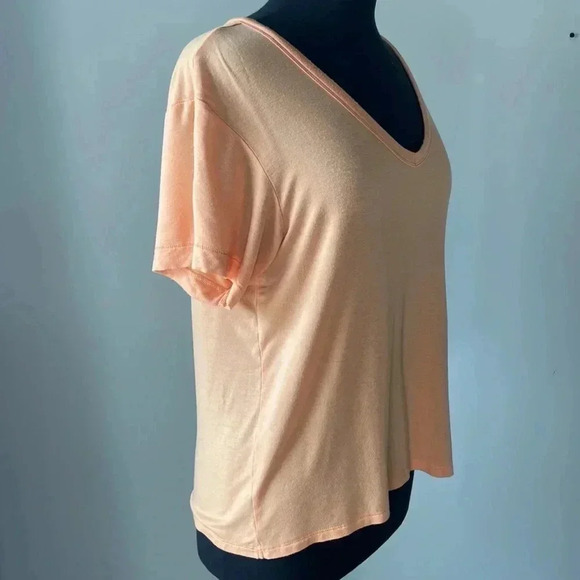 American Eagle| Soft &  Sexy V-Neck T-shirt - Picture 2 of 6